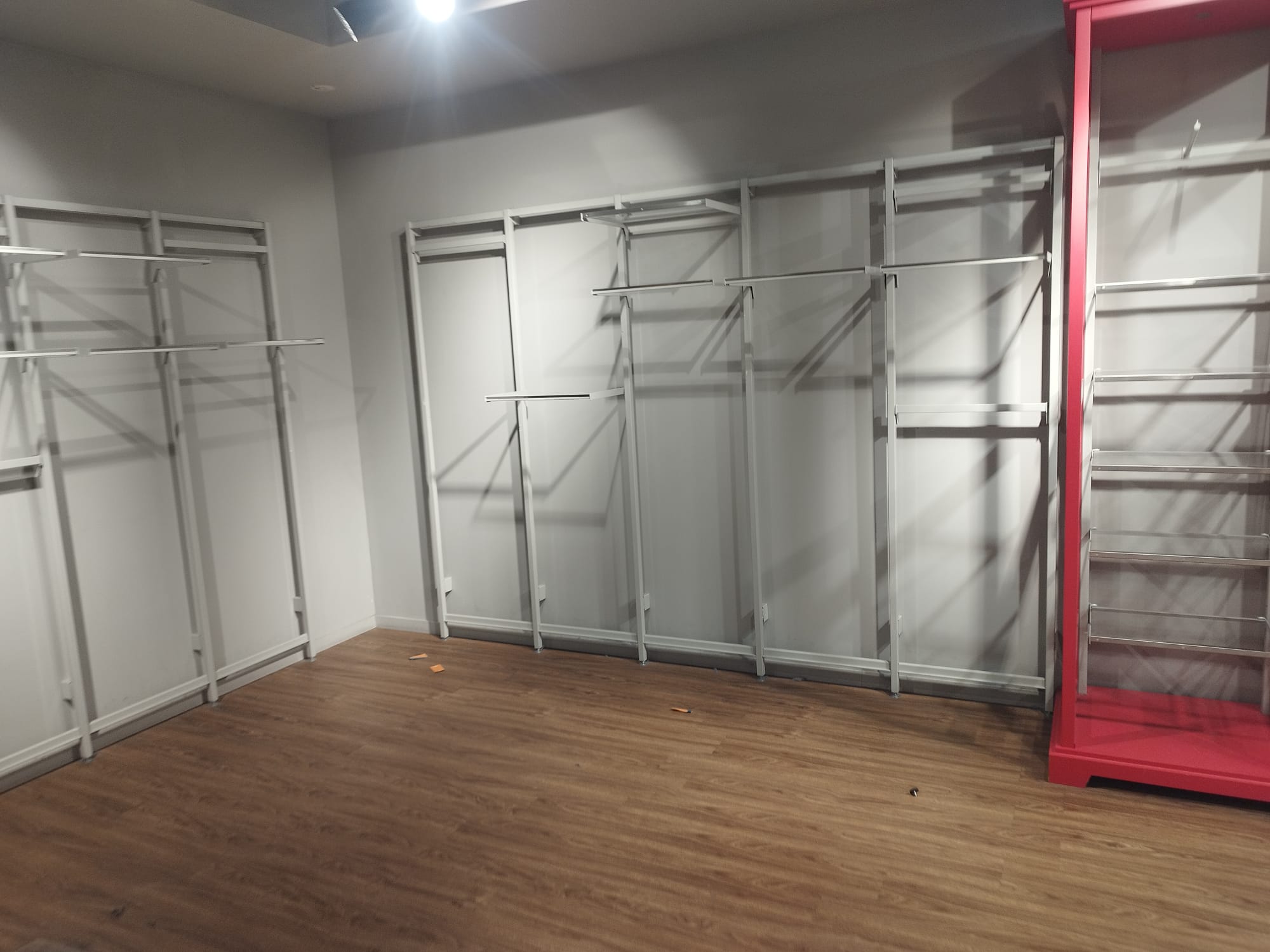 Lot de 7 structures murales avec accessoires – L4,2 m (60 x 220 cm)