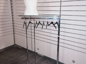 Portant à vêtements professionnel – Gris – Tablette en verre – H135xL82cm