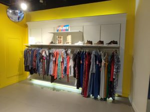 Lot de 6 panneaux muraux blancs lg 360 cm