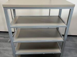 Table de présentation 4 niveaux gris taupe – L90,5 x l45,5 x H112 cm
