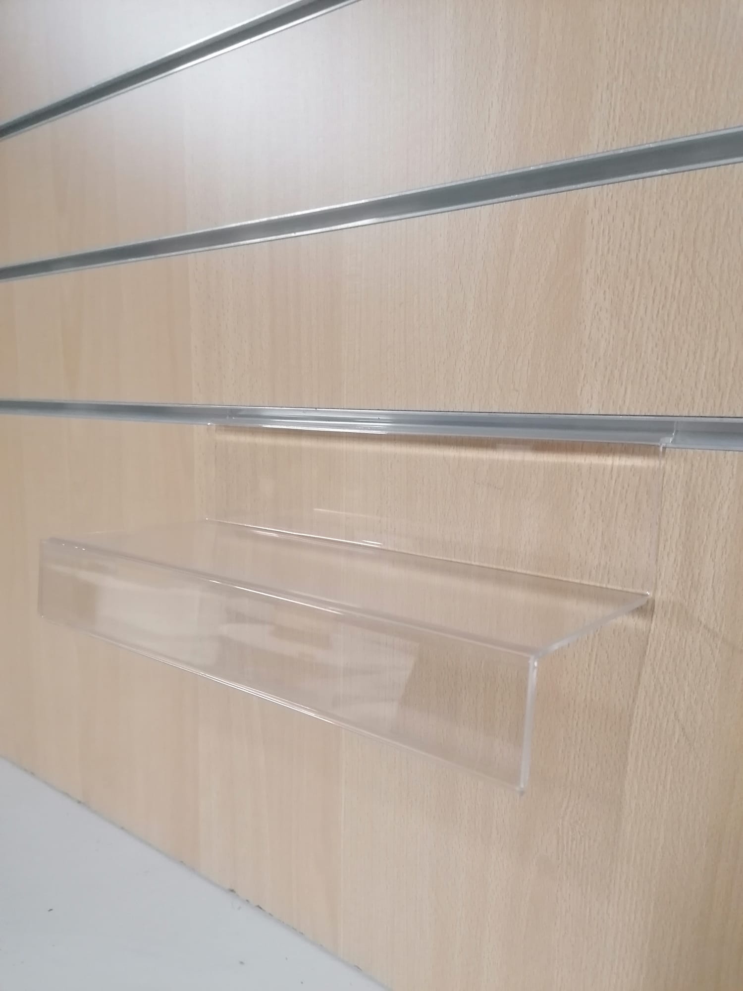 Tablettes plexi 30 x 13 cm panneaux rainurés