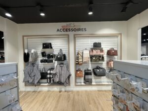 Lot de 3 panneaux muraux rainurés avec accessoires