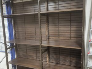 Étagère murale en bois foncé – L100 x P40 x H210 cm