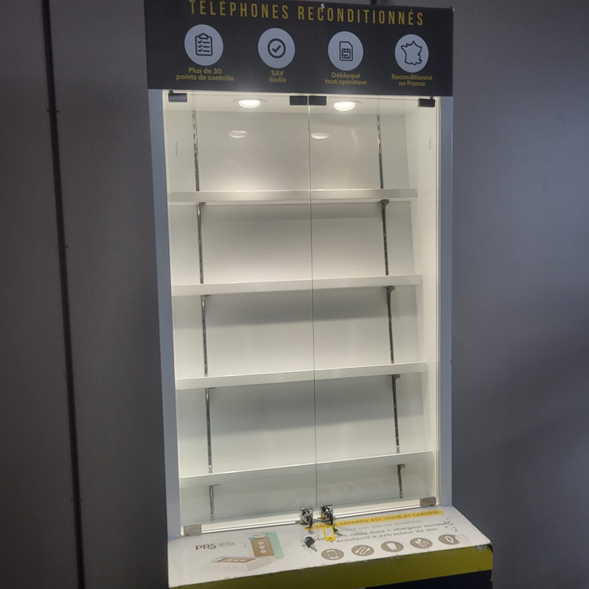 Vitrine lumineuse d’exposition avec 3 tablettes – L70 x P45 x H200 cm – Image 8