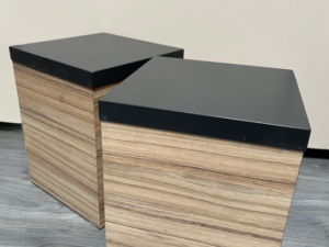 Tabouret bois avec assise noire – H45 cm