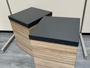 Tabouret bois avec assise noire – H45 cm