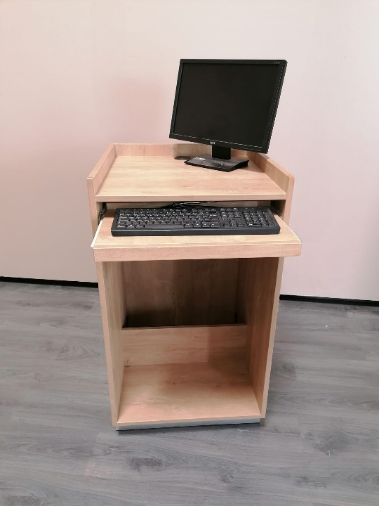 Comptoir banque d’accueil en bois clair – H105 x L60 x P60 cm