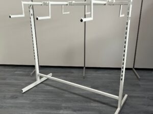 Portant à vêtements avec 6 bras escaliers – métal blanc – L145 cm