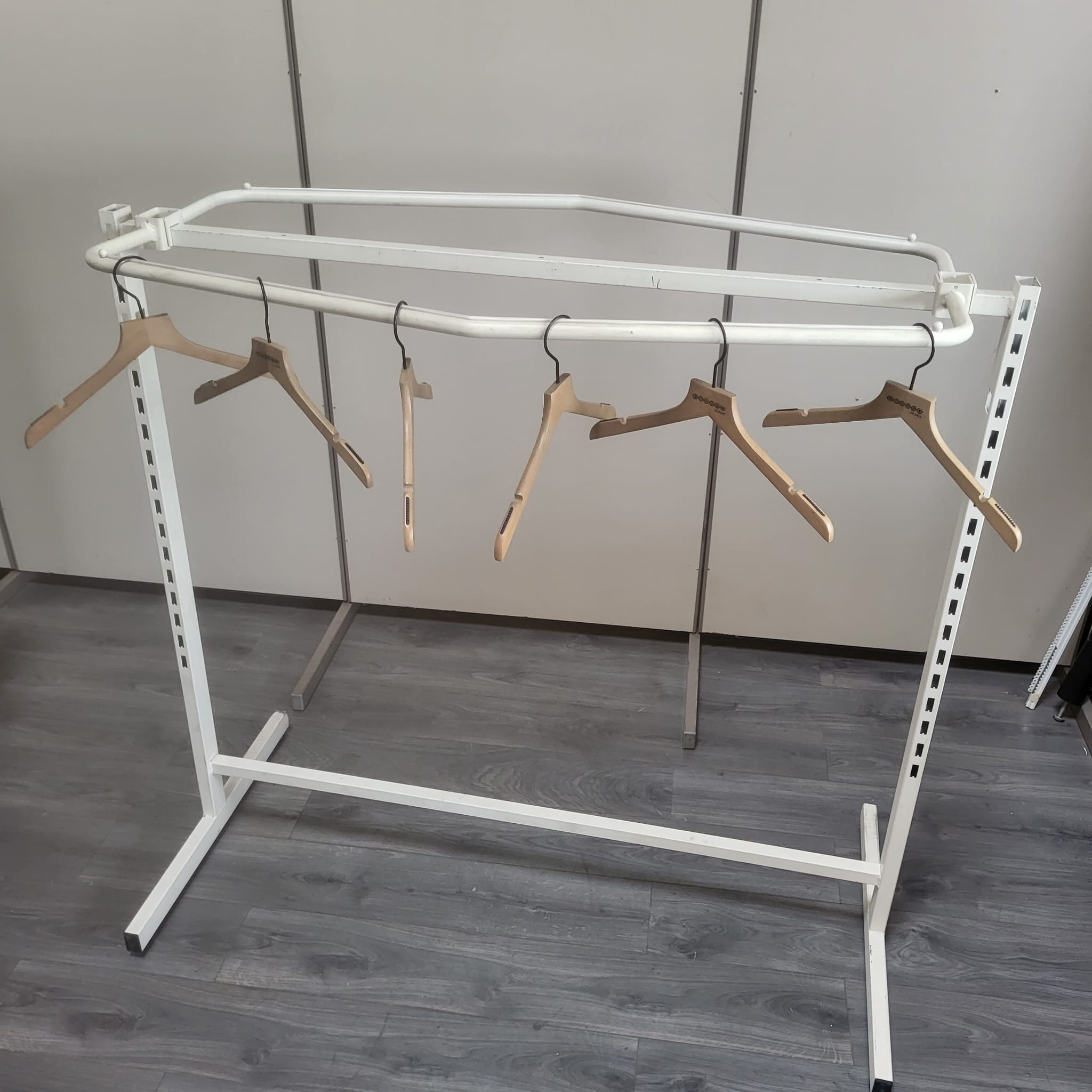Portant à vêtements avec 2 barres penderies – métal blanc – L145 cm