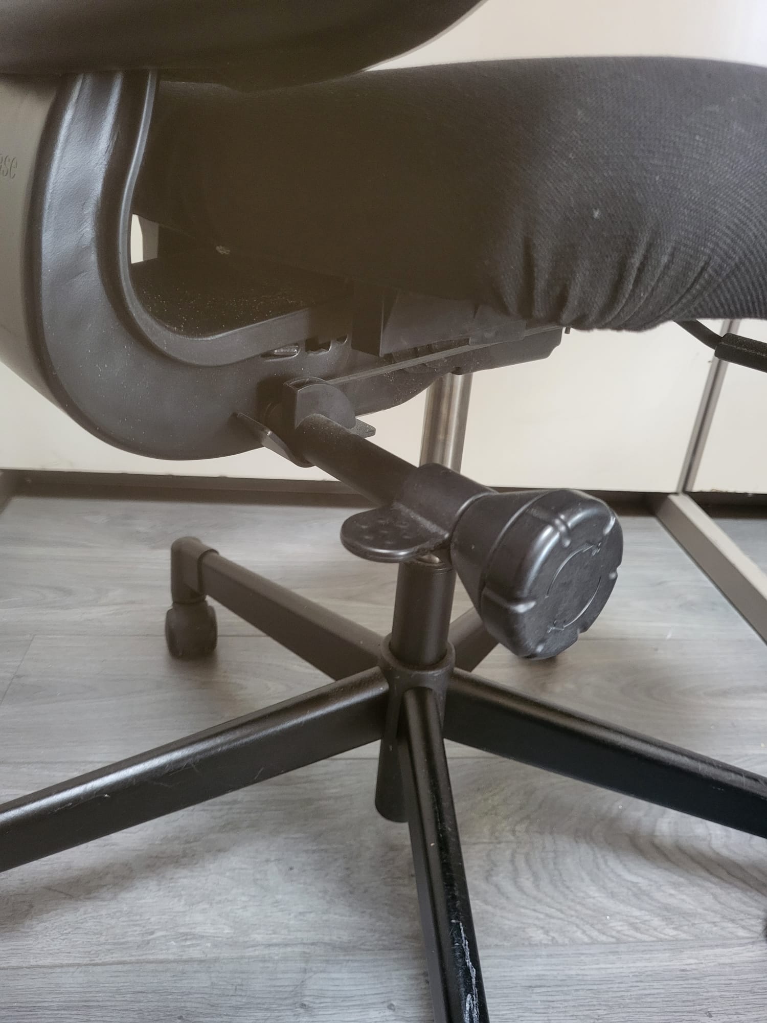 Chaise de bureau noire Steelcase réglable en hauteur – L47 cm – Image 6