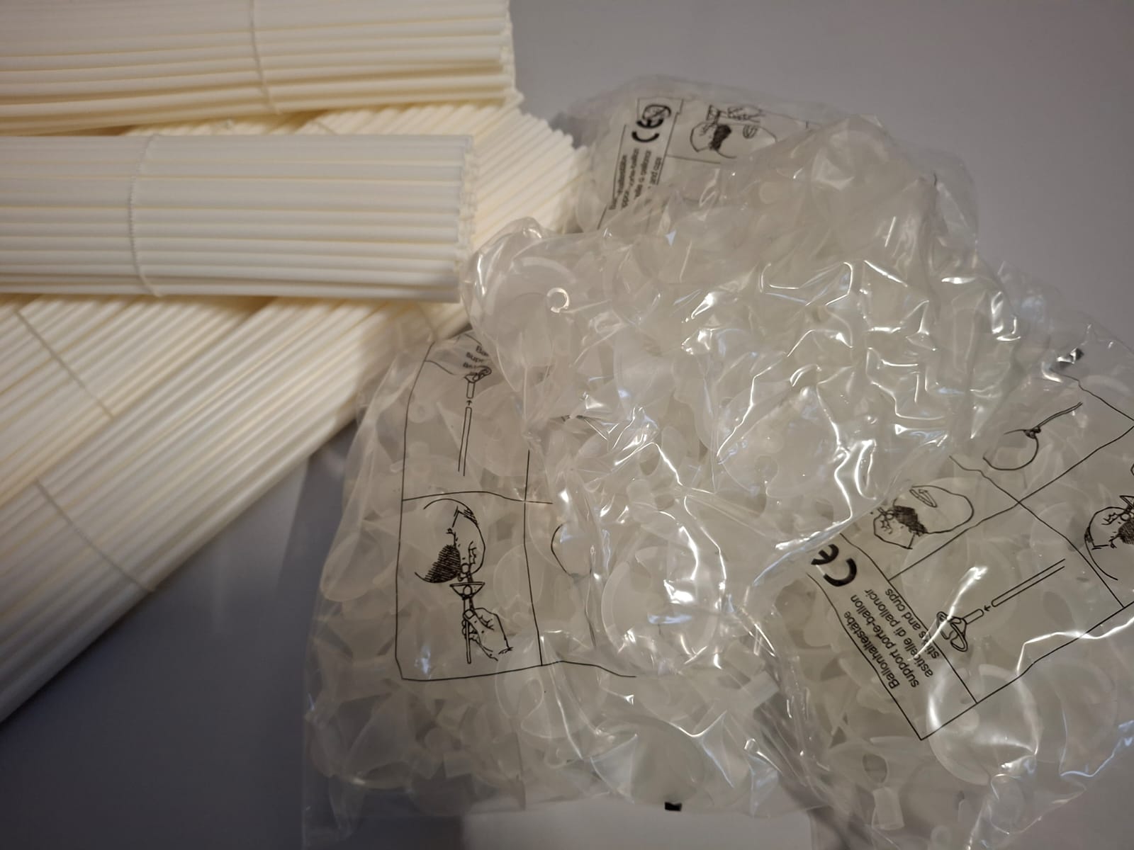 Lot de 940 tiges et supports pour ballons – Image 3