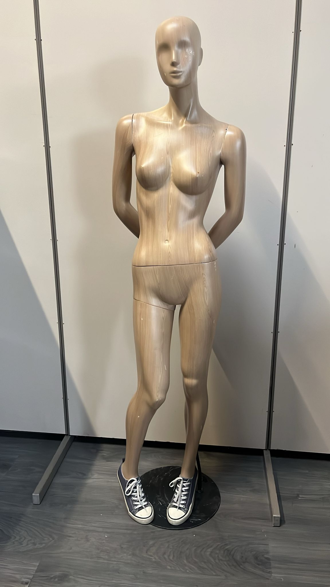 Mannequin Femme effet bois