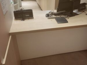 Bureau d’accueil en bois