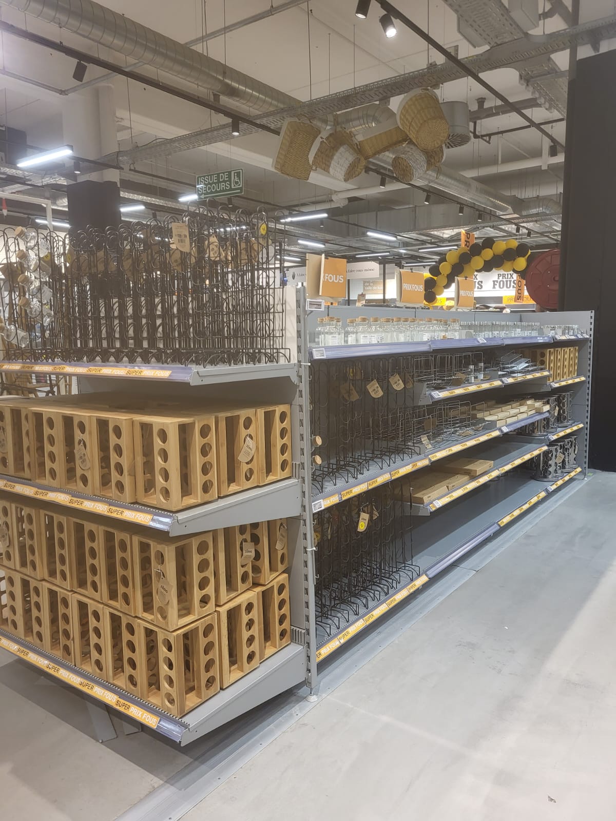 Lot de 4 gondoles centrales grises + 1 TG – environ 4,50 à 4,60 ml – Image 3