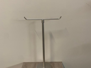 Lot de 4 présentoirs en T métalliques neufs