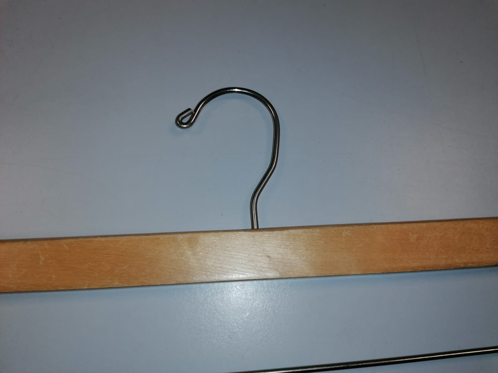 Lot de 100 cintres à pinces Bois 35 cm – Image 2