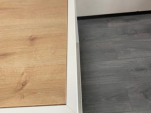 Table basse bois et métal blanc – 95 x 95 x H53 cm