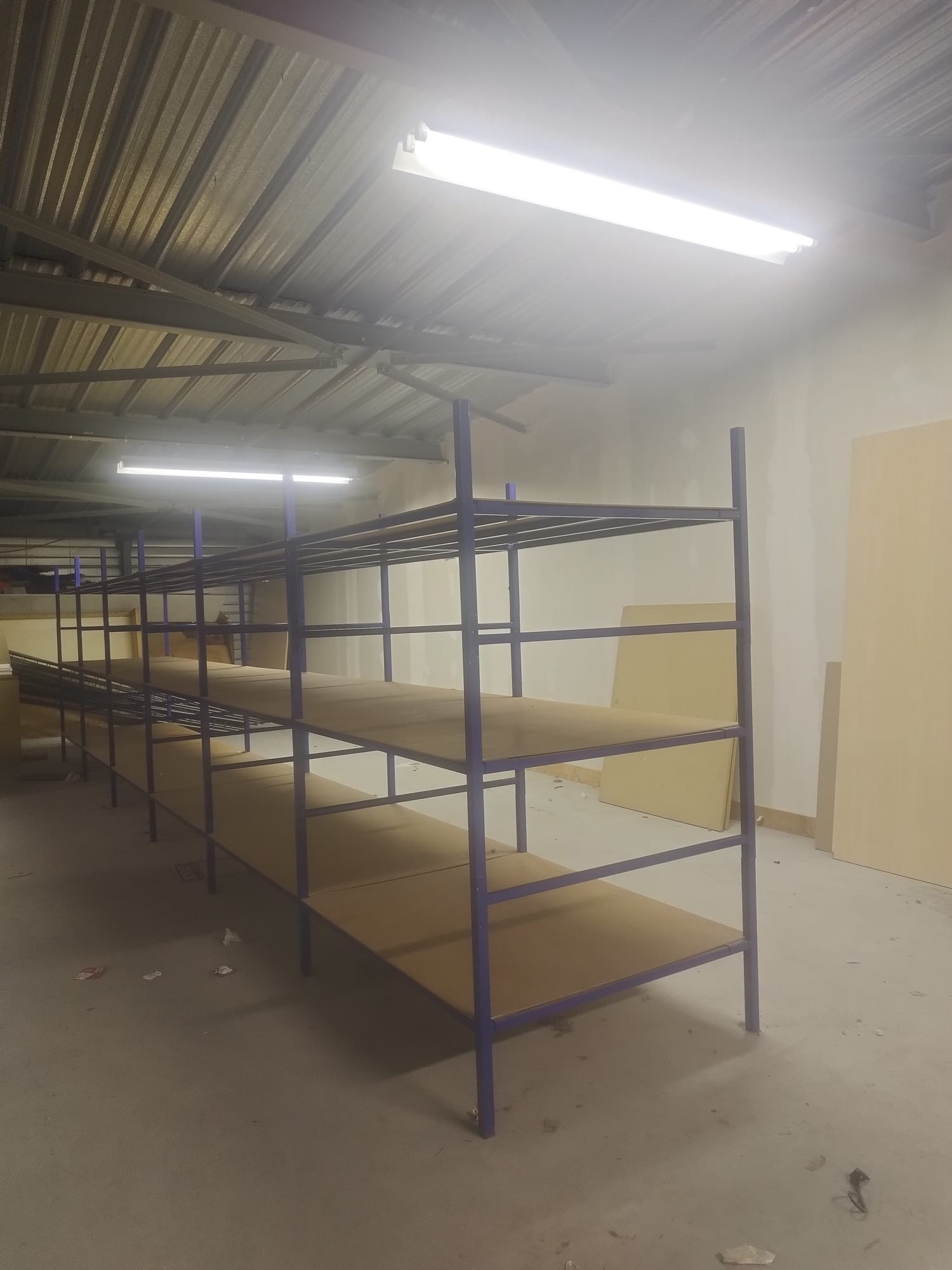 Lot de 6 étagères de stockage métalliques bleues – L5,70 m