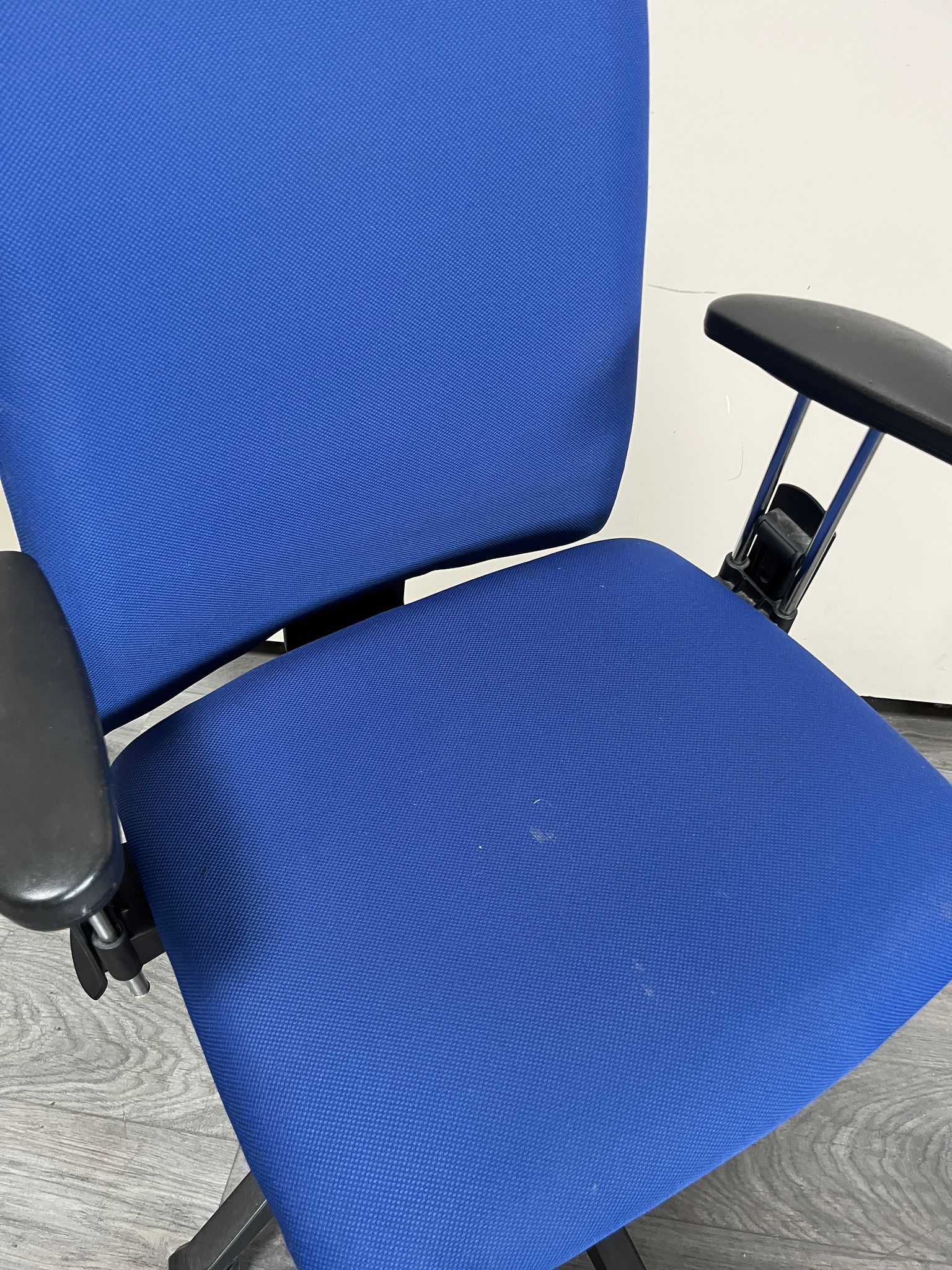 Chaise de bureau réglable – Image 4