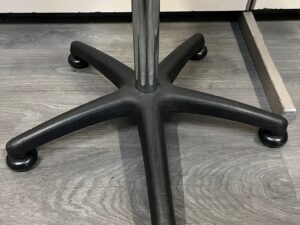 Siège de caisse noir réglable – Ø60 x H76/88 cm