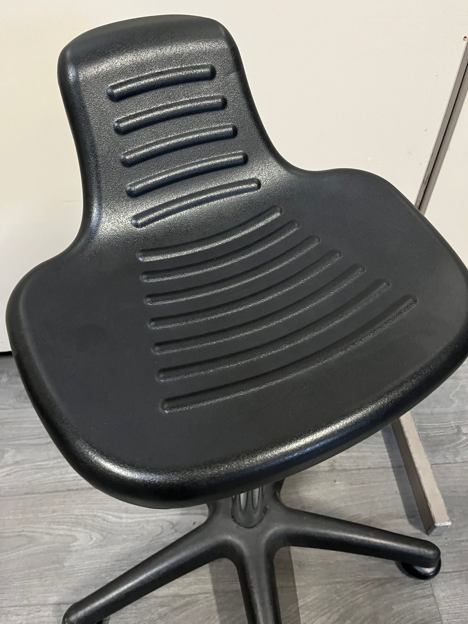 Siège de caisse noir réglable – Ø60 x H76/88 cm – Image 4