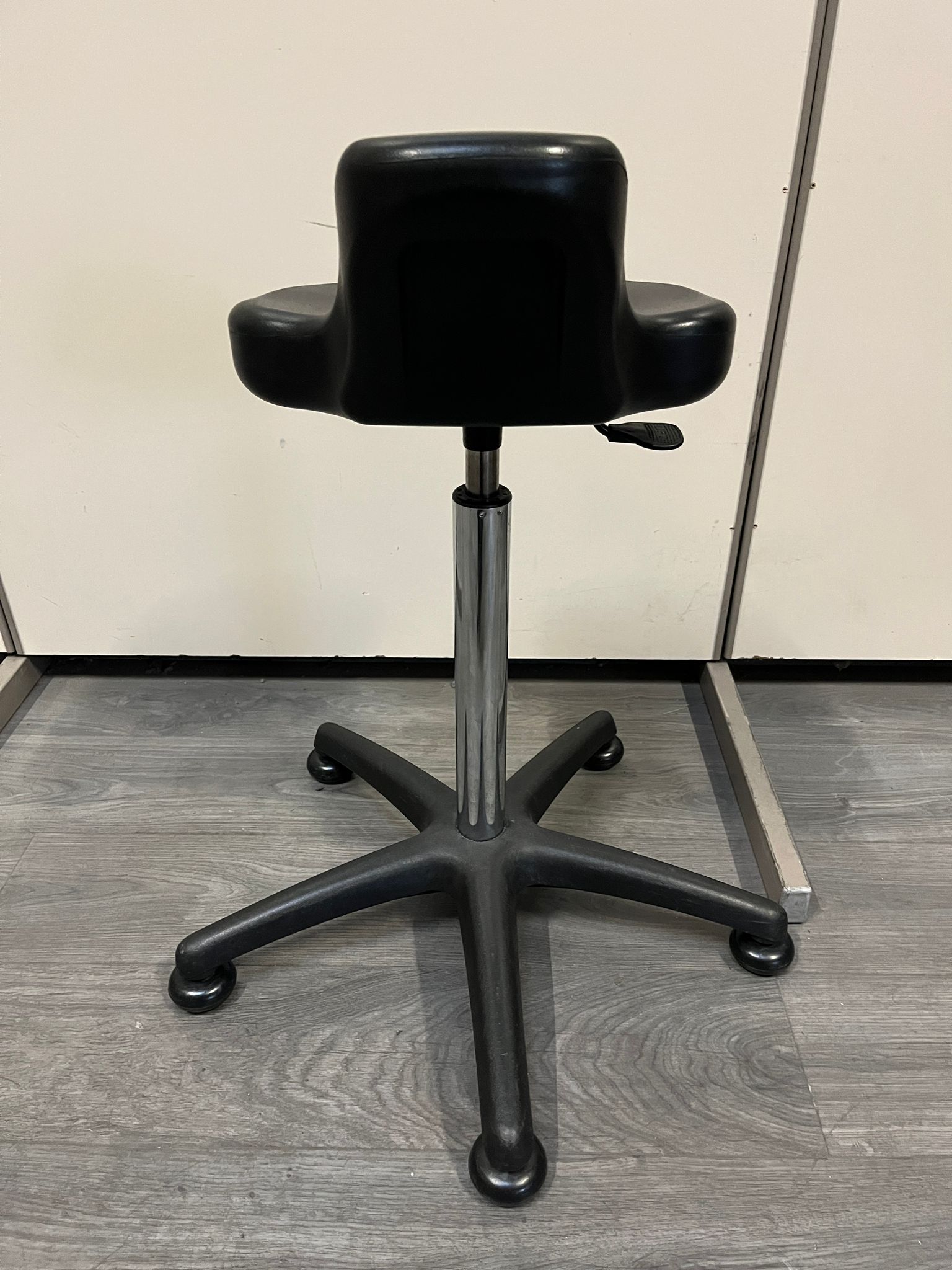 Siège de caisse noir réglable – Ø60 x H76/88 cm – Image 2