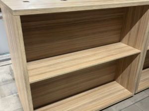 Meuble central bois avec tablette – 82,5 x 134 cm – H 123 cm
