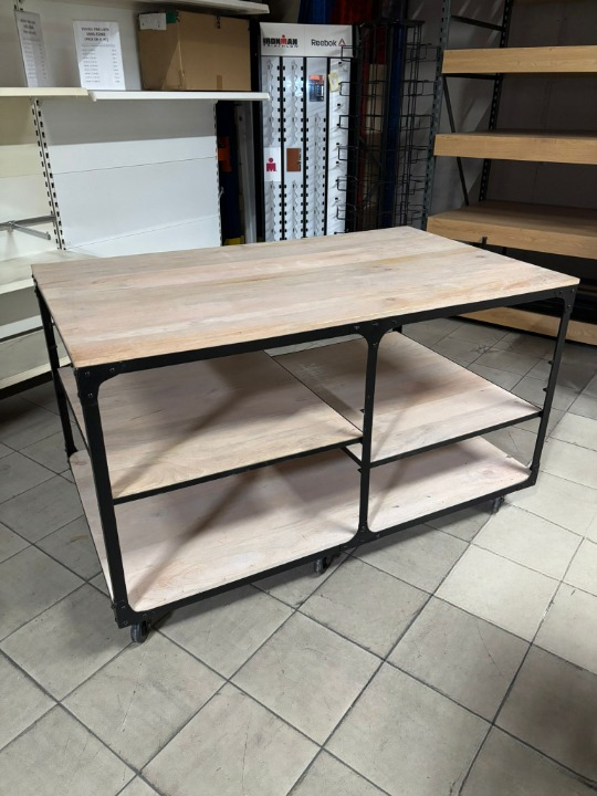 Table multi-usages sur roulettes – Métal et bois – Noir / bois – L151 x P91 x H89 cm