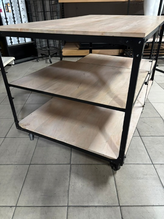 Table multi-usages sur roulettes – Métal et bois – Noir / bois – L151 x P91 x H89 cm