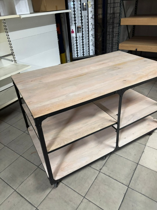 Table multi-usages sur roulettes – Métal et bois – Noir / bois – L151 x P91 x H89 cm