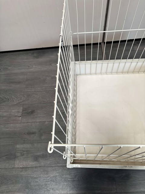 Bac soldeur métallique blanc sur roulettes – L78 x l78 x H90 cm – Image 3