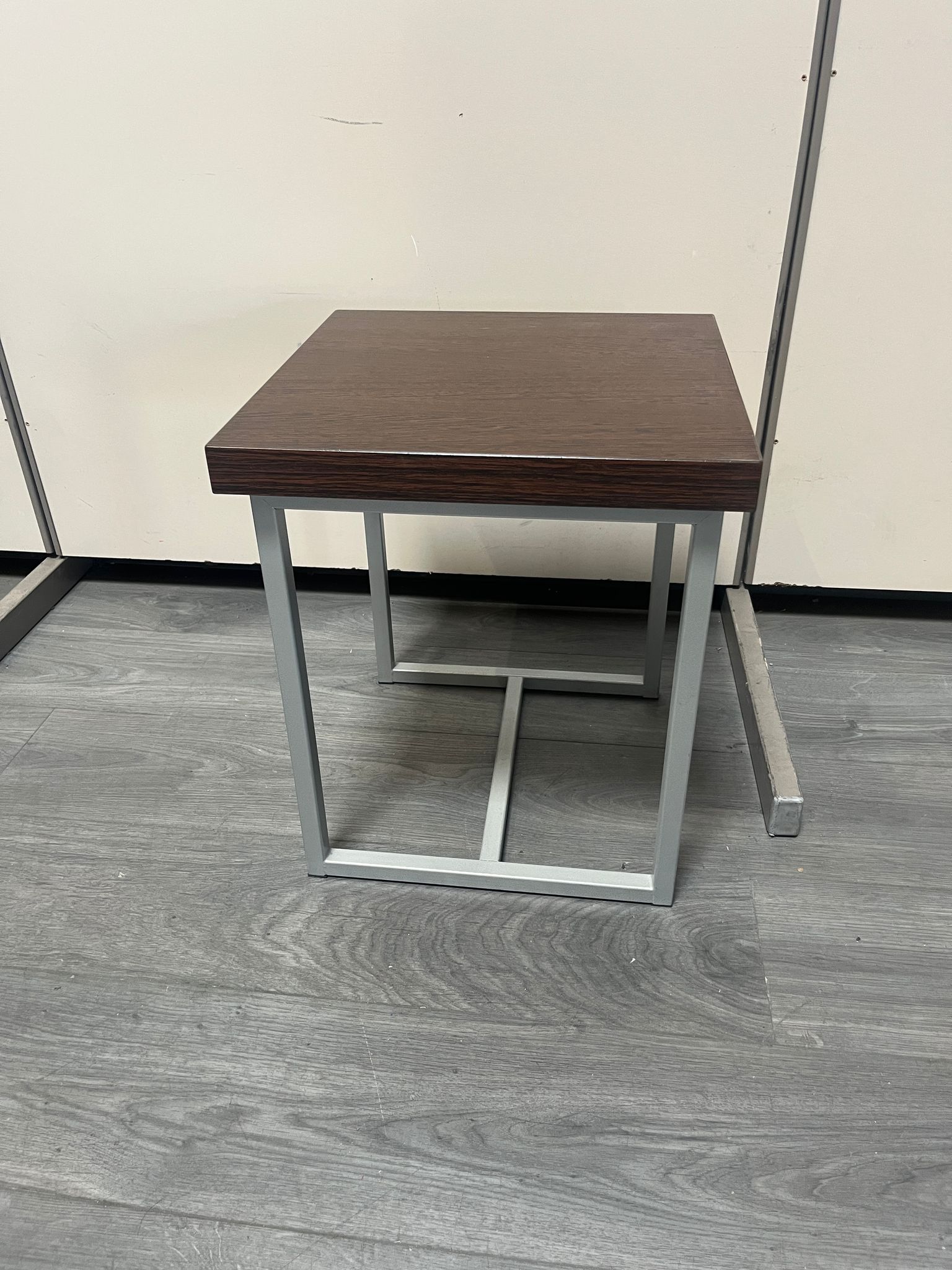 Tabouret en bois 40 x 40 cm