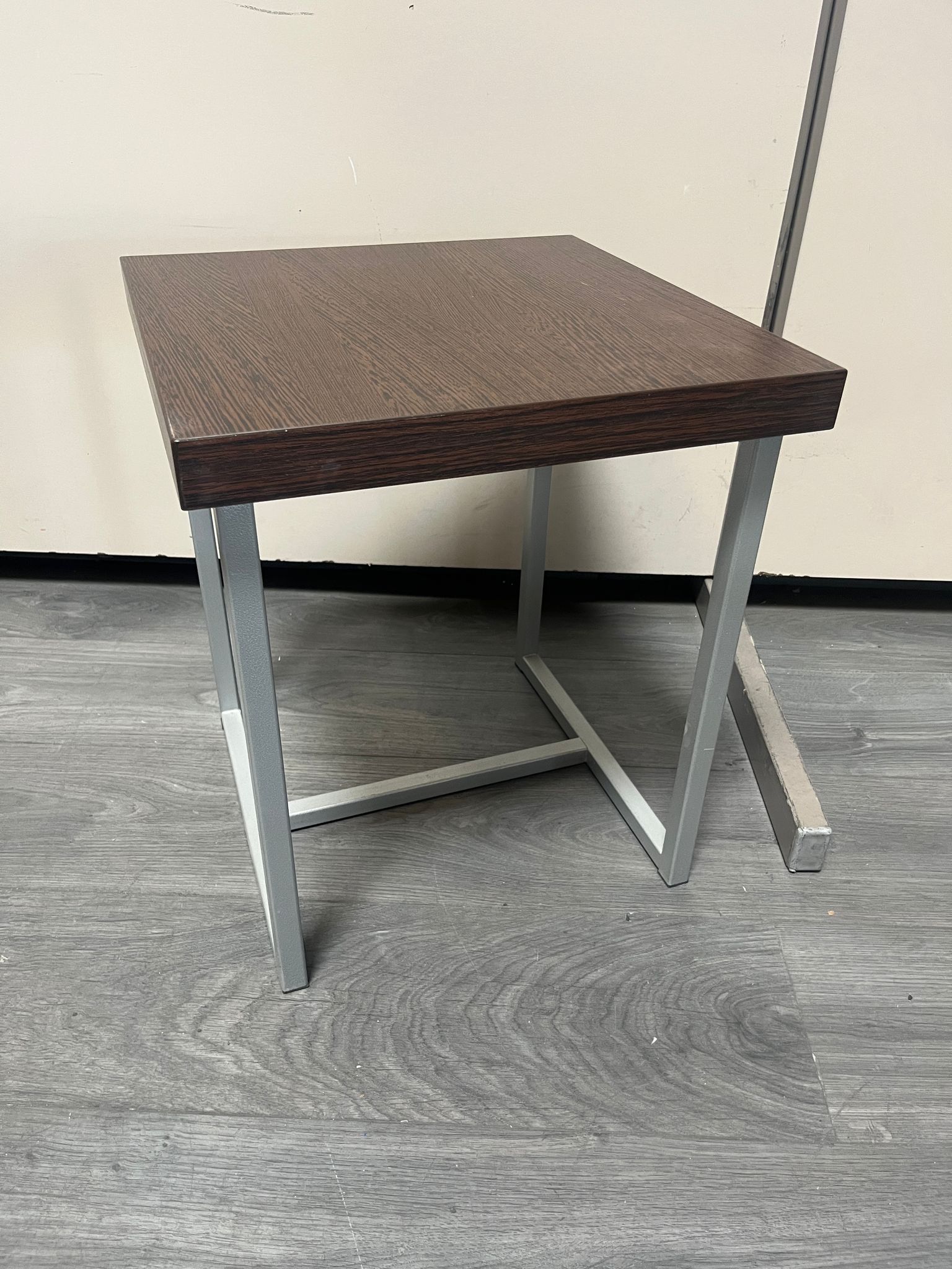 Tabouret en bois 40 x 40 cm – Image 2