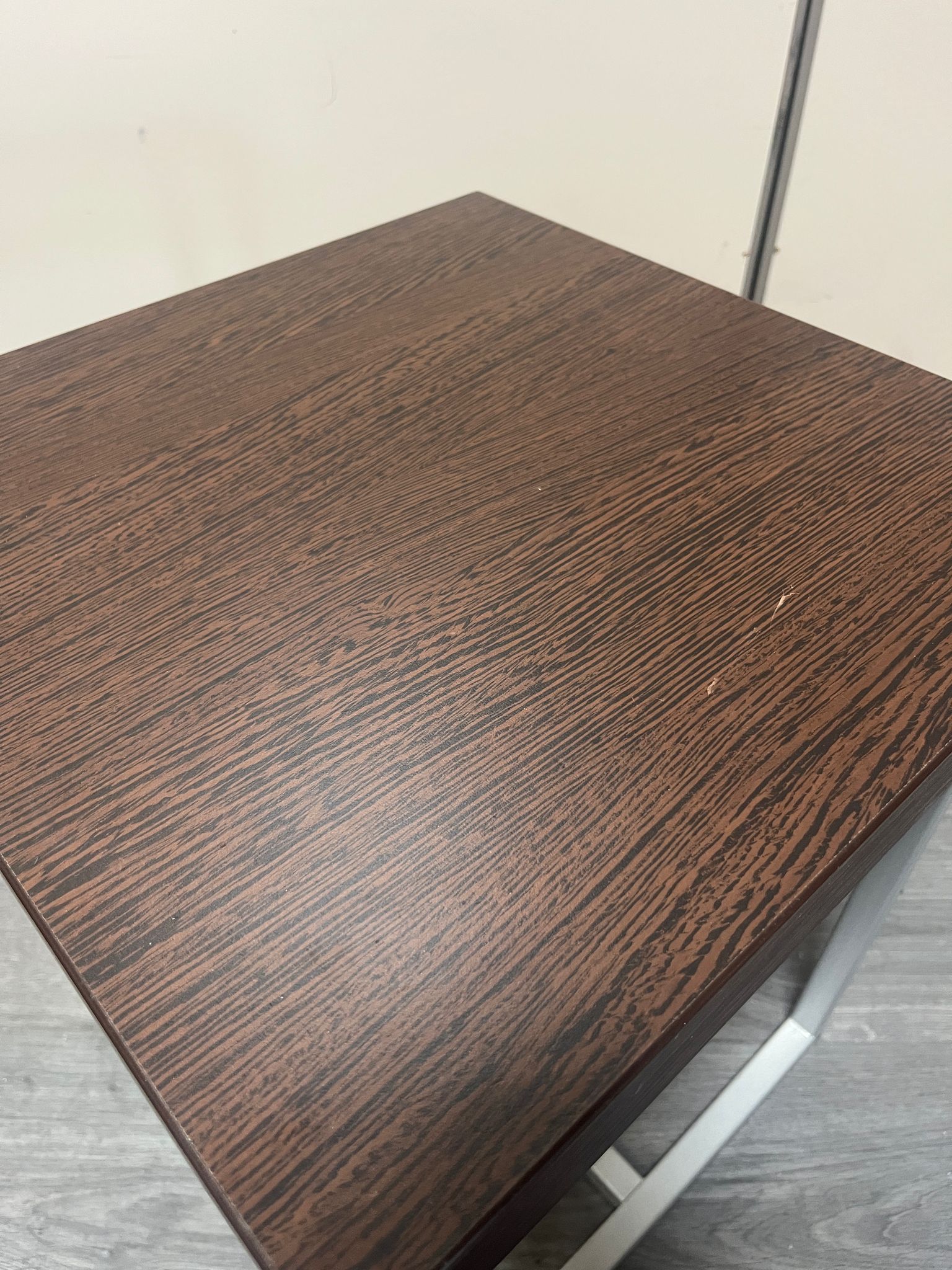 Tabouret en bois 40 x 40 cm – Image 3