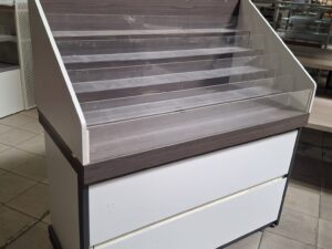 Meuble de présentation sur roulettes – 5 niveaux – L125 x P62,5 x H131,5 cm