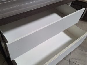 Meuble de présentation sur roulettes – 5 niveaux – L125 x P62,5 x H131,5 cm