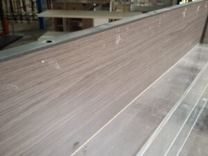 Meuble de présentation sur roulettes – 5 niveaux – L125 x P62,5 x H131,5 cm