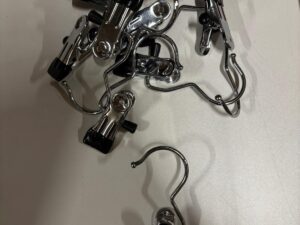 Lot de 30 cintres mono-pince métalliques gris – H10 cm