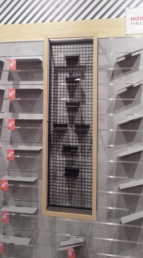 Support chaussures mural fond rainuré H 134 cm – Image 2