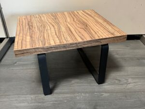 Table basse en bois 45,5 x 39 cm
