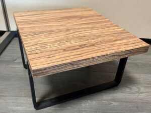 Table basse en bois 45,5 x 39 cm