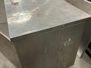 Meuble bas Inox avec dosseret L 140 cm