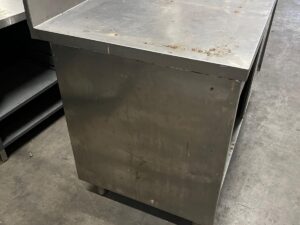 Meuble bas Inox avec dosseret L 140 cm