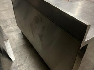 Meuble bas Inox avec dosseret L 140 cm
