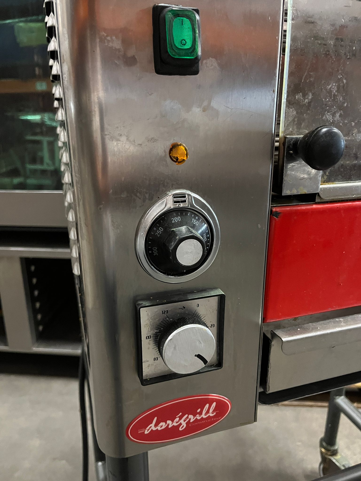 Rôtissoire à poulets sur roulettes DOREGRILL 12NE – 16 poulets – Image 4