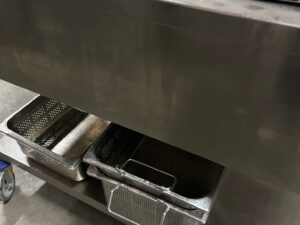 Bain chauffant 3 × GN1/1 en inox – H90 × L120 cm