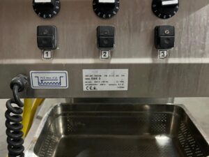Bain chauffant 3 × GN1/1 en inox – H90 × L120 cm
