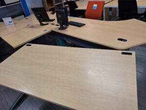Bureau droit noir et bois – L160 x P80 x H72,5 cm