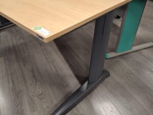 Bureau droit noir et bois – L160 x P80 x H72,5 cm
