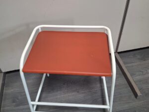 Tabouret / table de chevet métallique